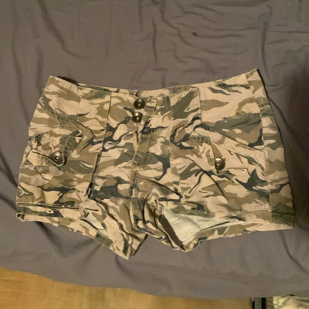 camo arizona jeanco shorts